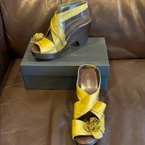 NARASHOES Olive Green Leather Flower Clogs